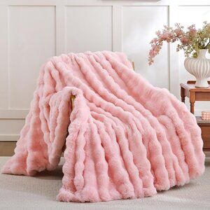 Smoofy Faux Fur Throw Blanket for Couch